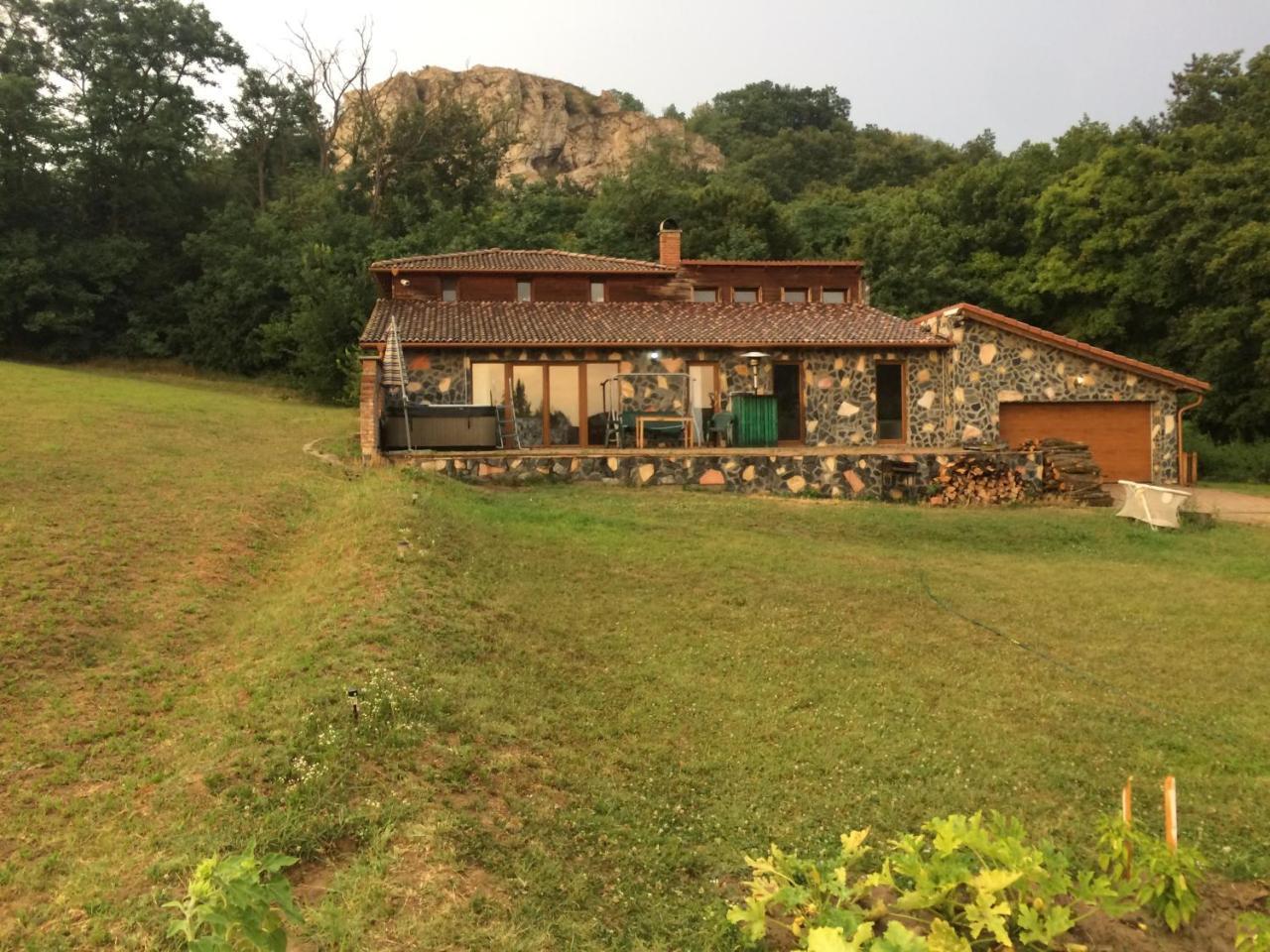 Old Stone Villa Obarok Bagian luar foto