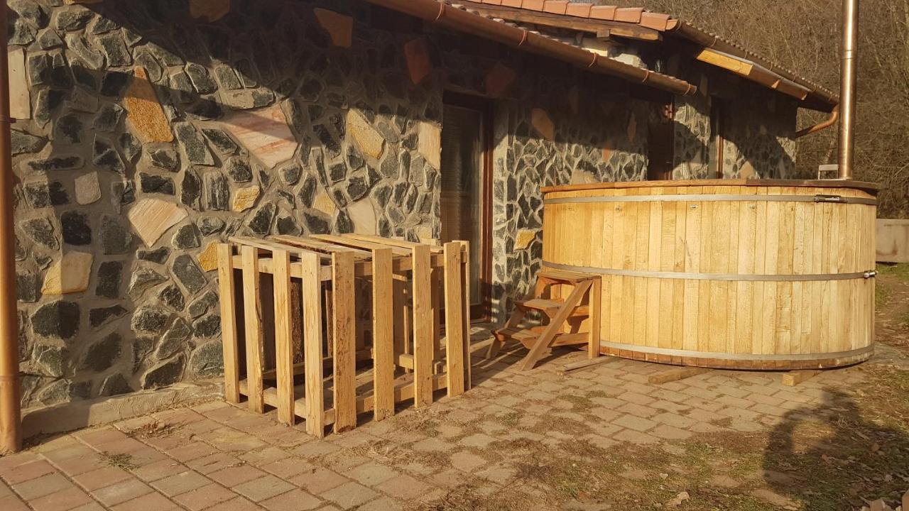 Old Stone Villa Obarok Bagian luar foto
